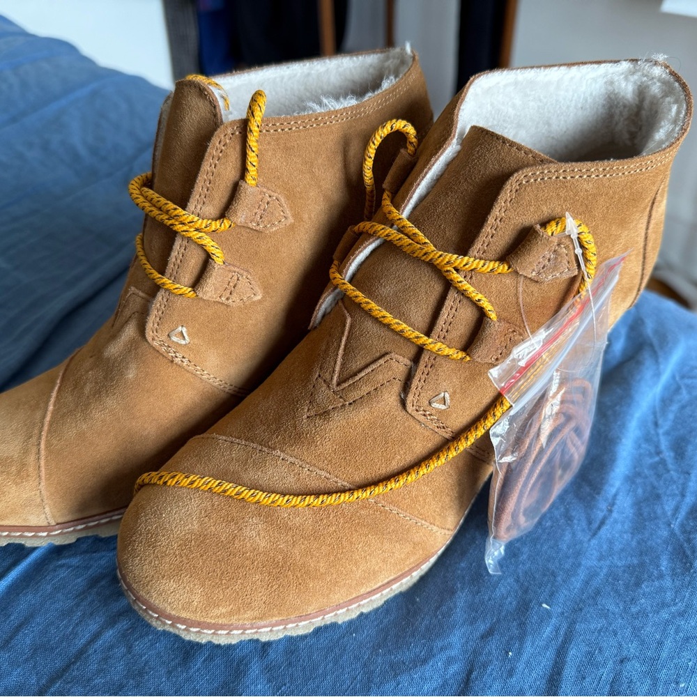 Toms wedge booties suede Sherpa new